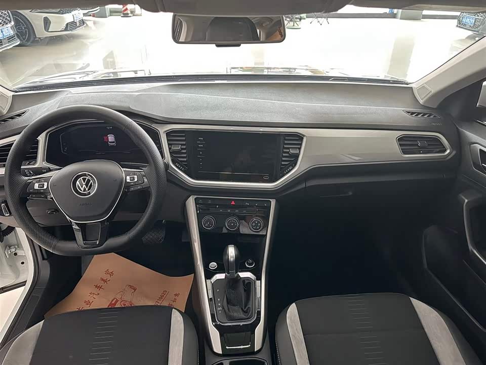 Volkswagen T-ROC exploring Songs