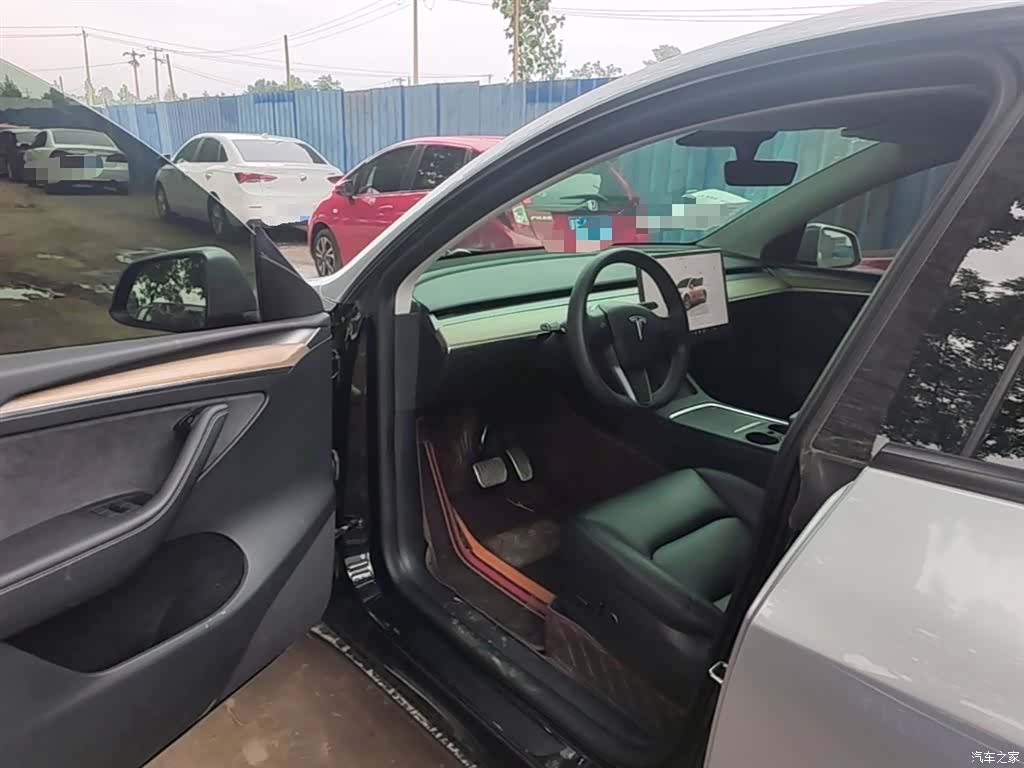 Tesla Model Y, 2023 16