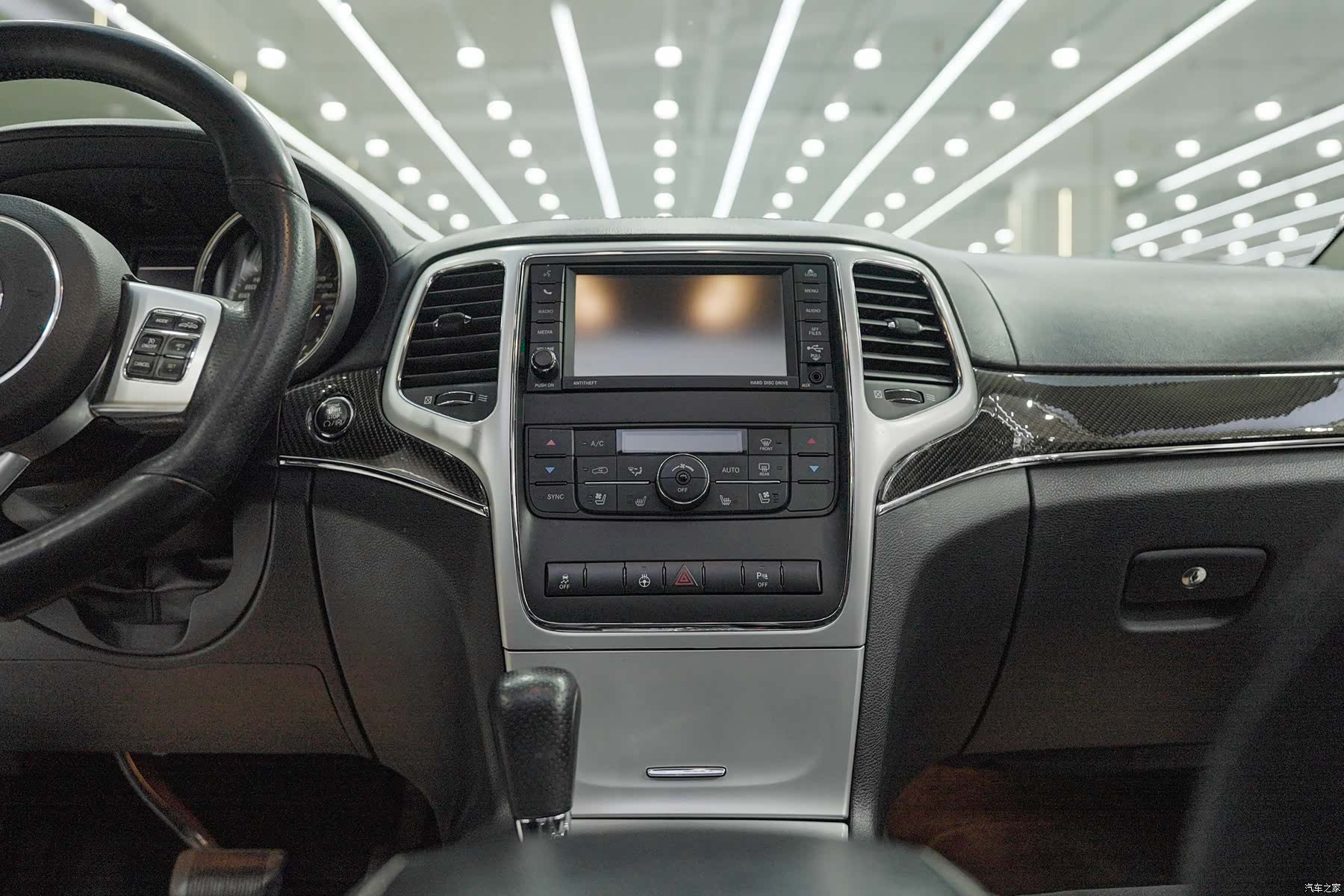 SRT Grand Cherokee, 2012 14