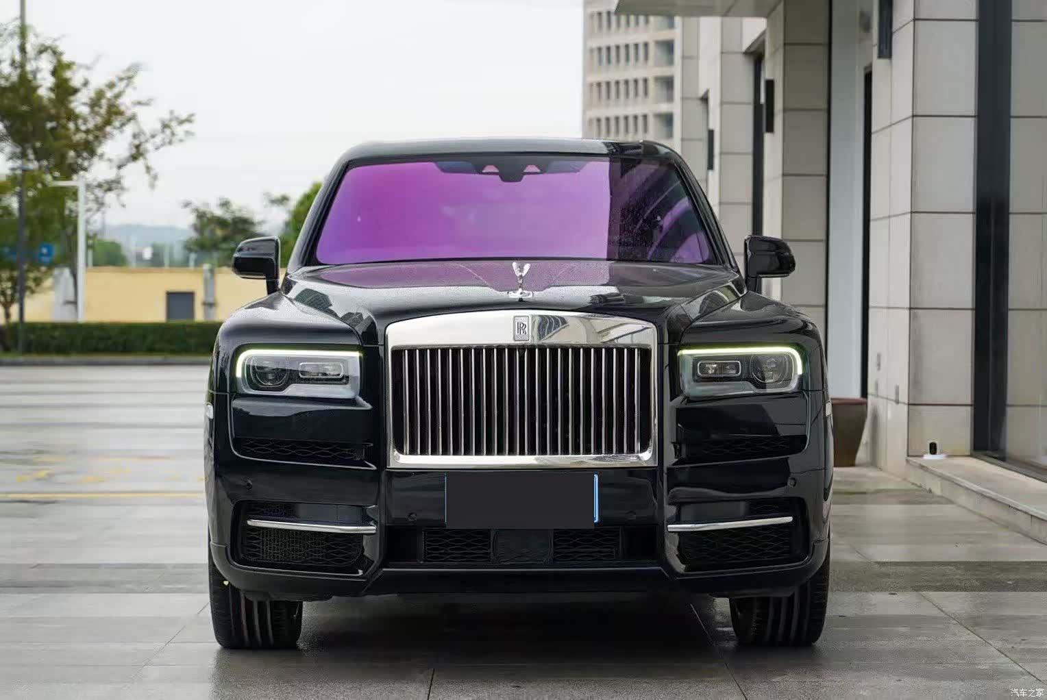 Rolls-Royce Cullinan, 2022 1