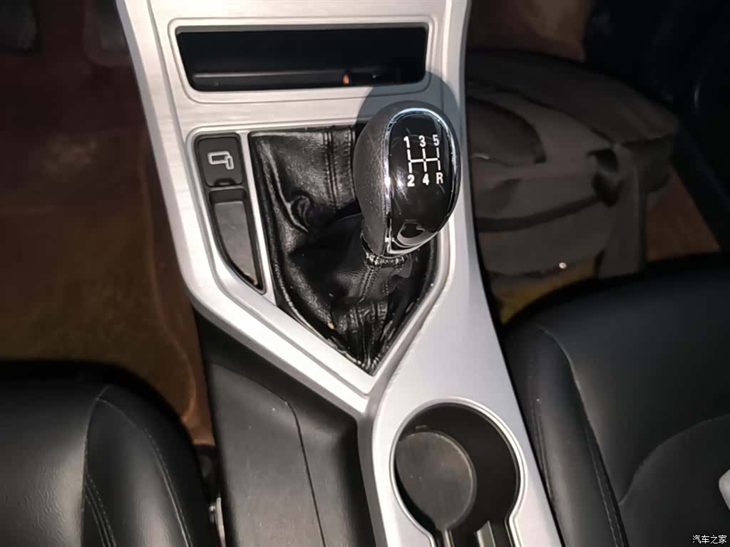 Geely V, 2019 14