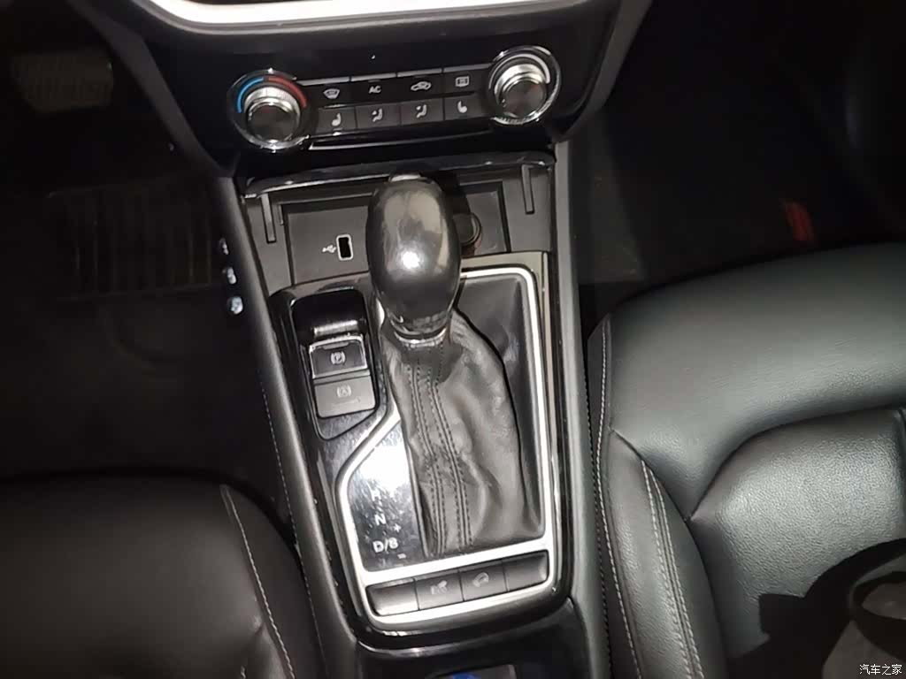 Roewe RX3, 2019 14