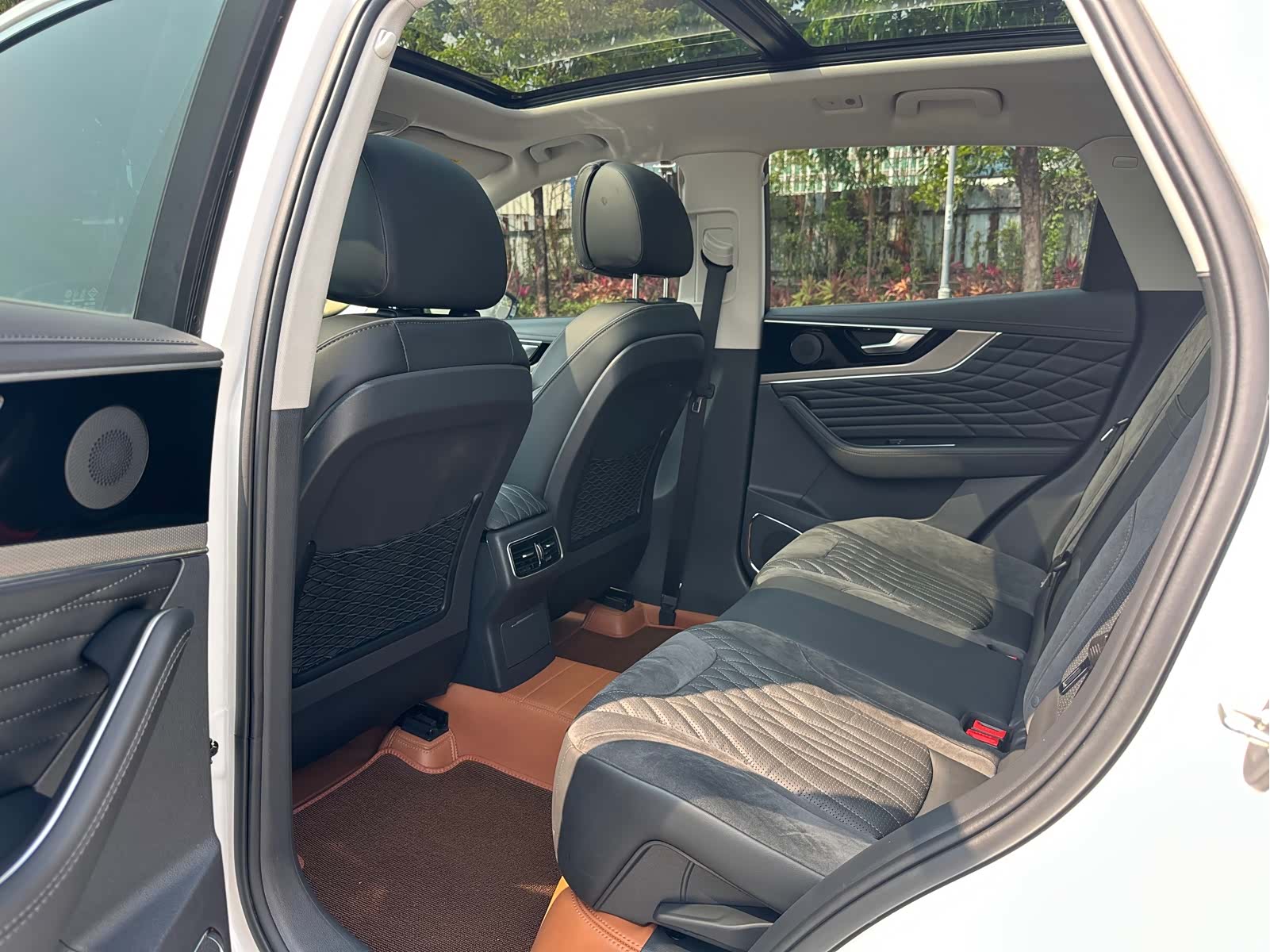 Hongqi HS5, 2023 9