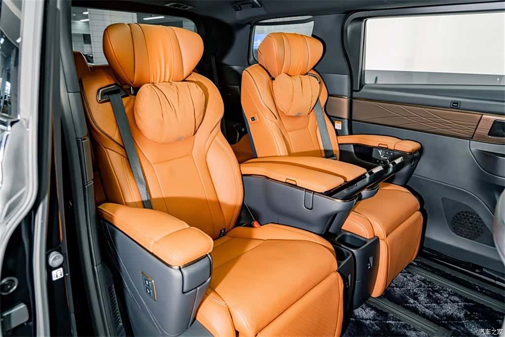 Toyota Alphard, 2025 25