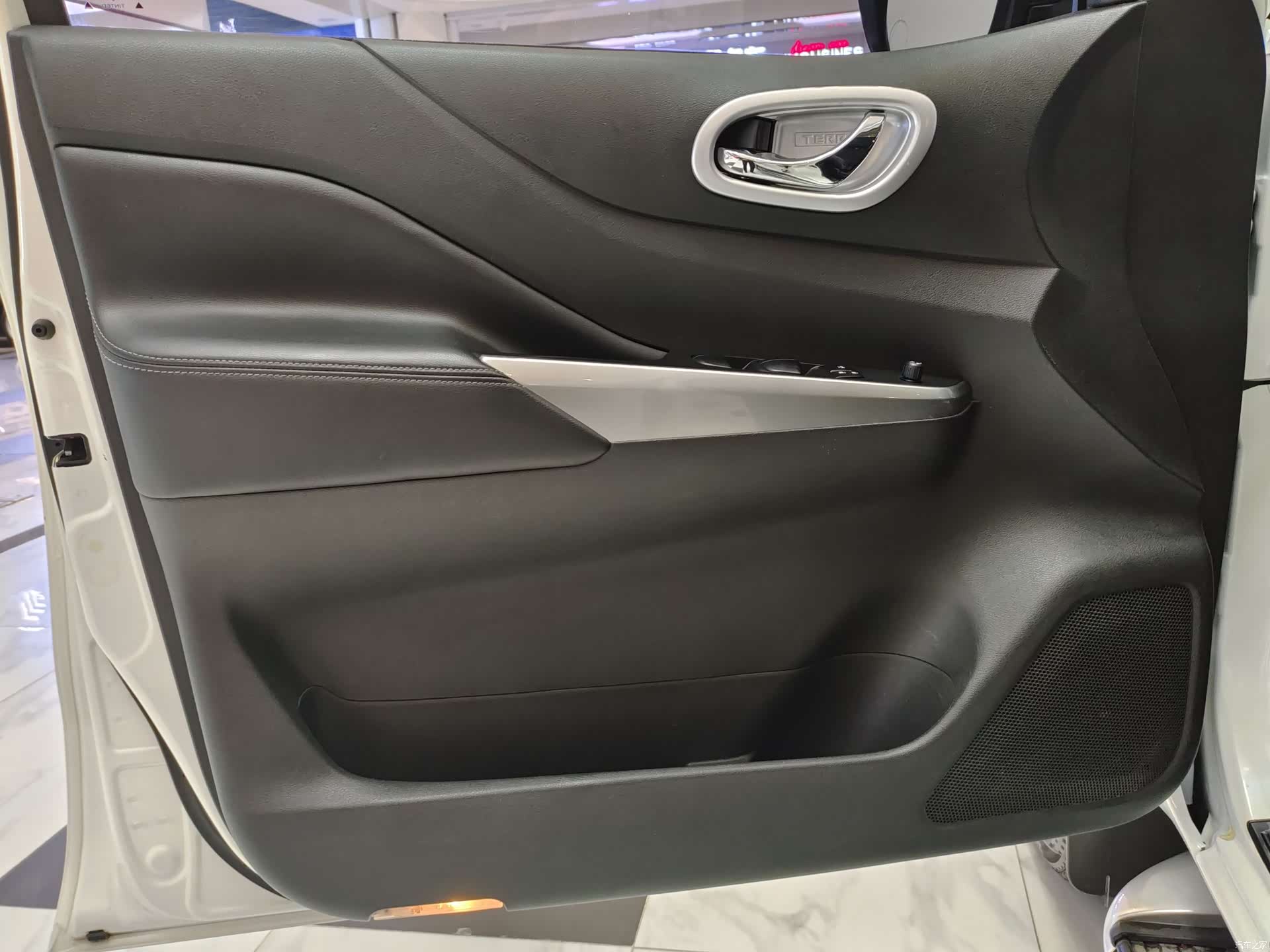 Nissan Terra, 2019 все фото