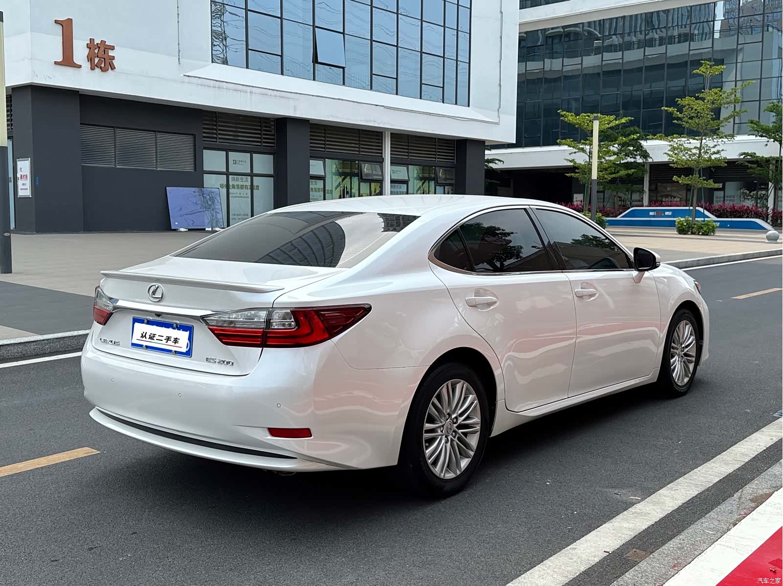 Lexus ES, 2015 4