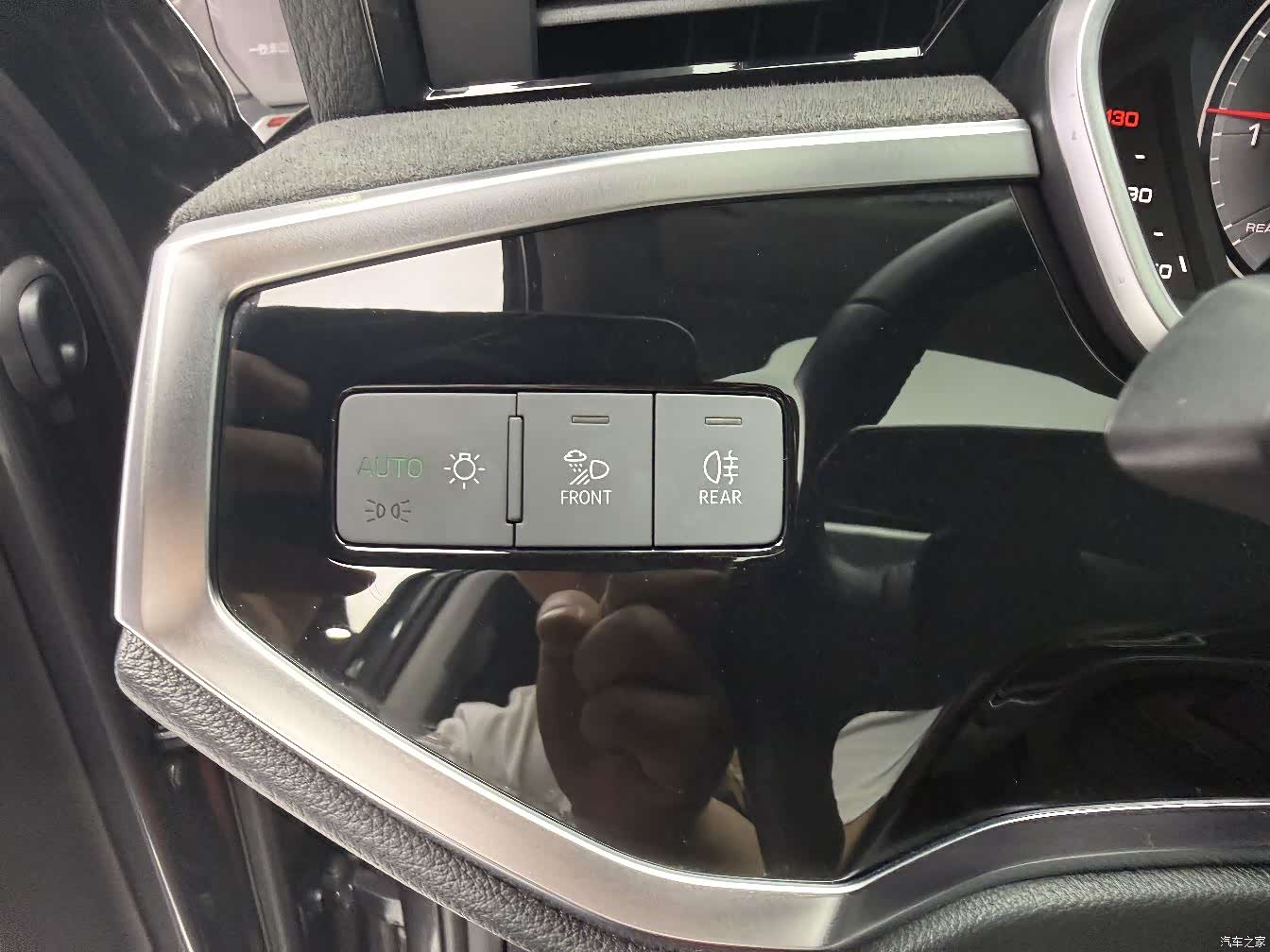 Audi Q3, 2023 10
