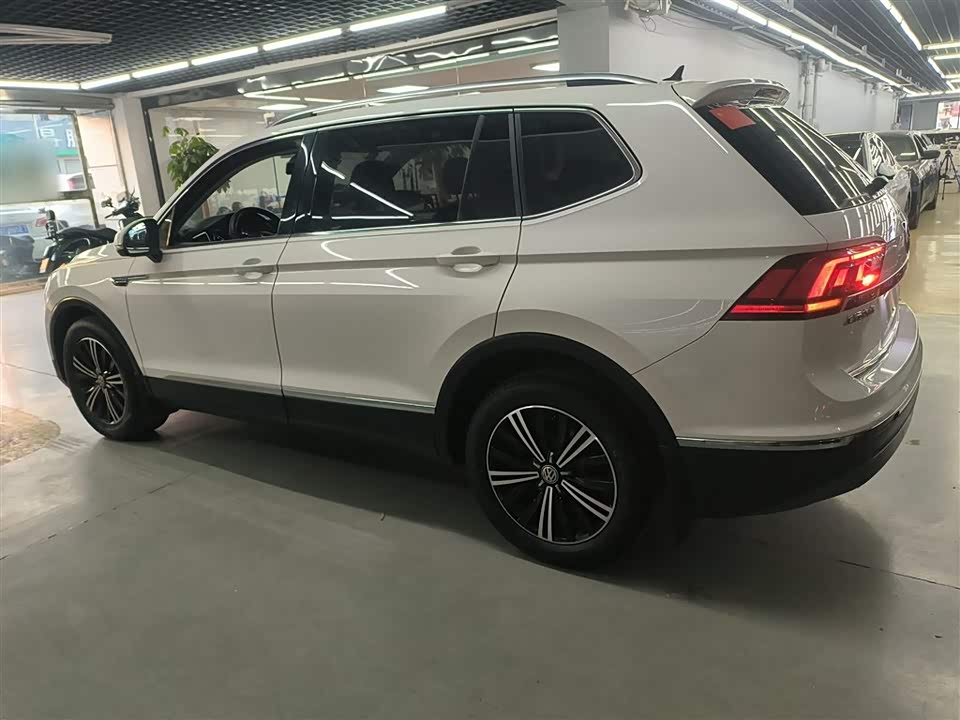 Volkswagen Tiguan L