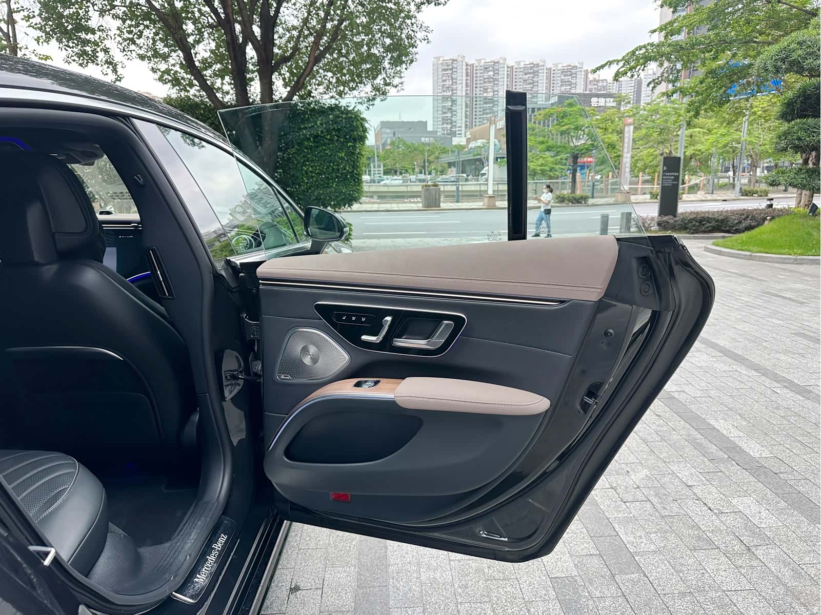 Mercedes-Benz EQS, 2023 13