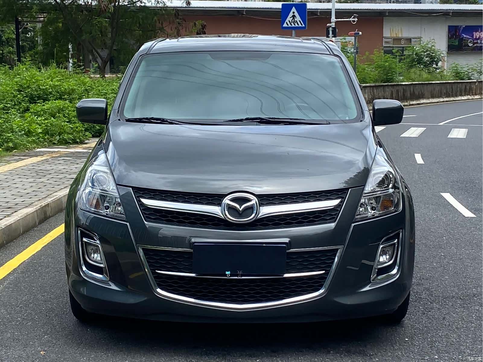 Mazda 8, 2011 2