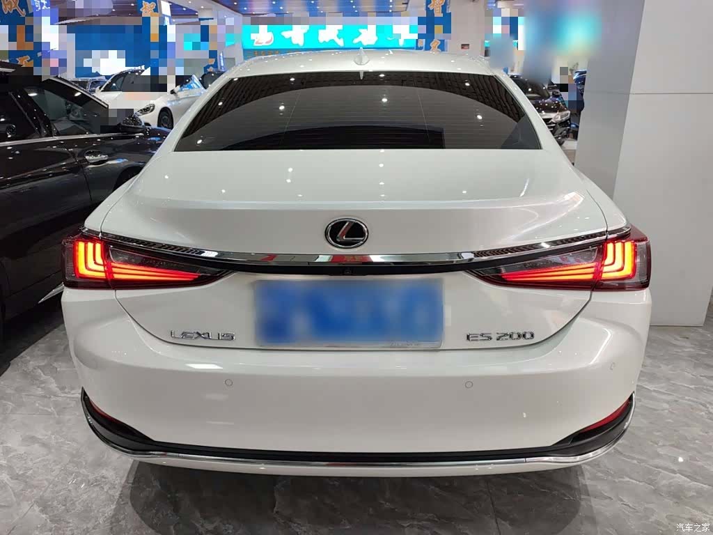 Lexus ES, 2024 4