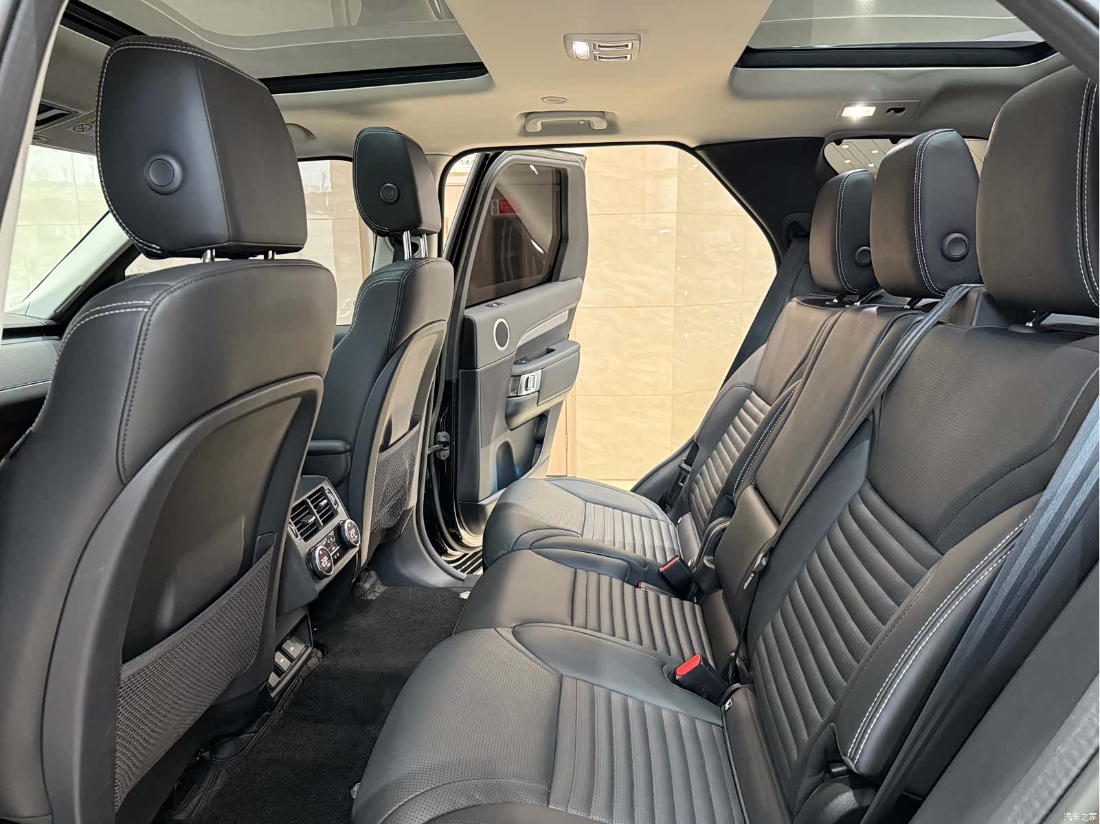 Land Rover Discovery, 2023 12