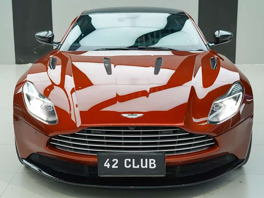 Aston Martin DB11 2019, фото 3