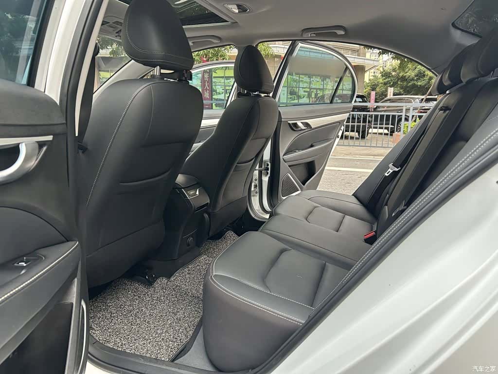Geely Emgrand, 2020 12