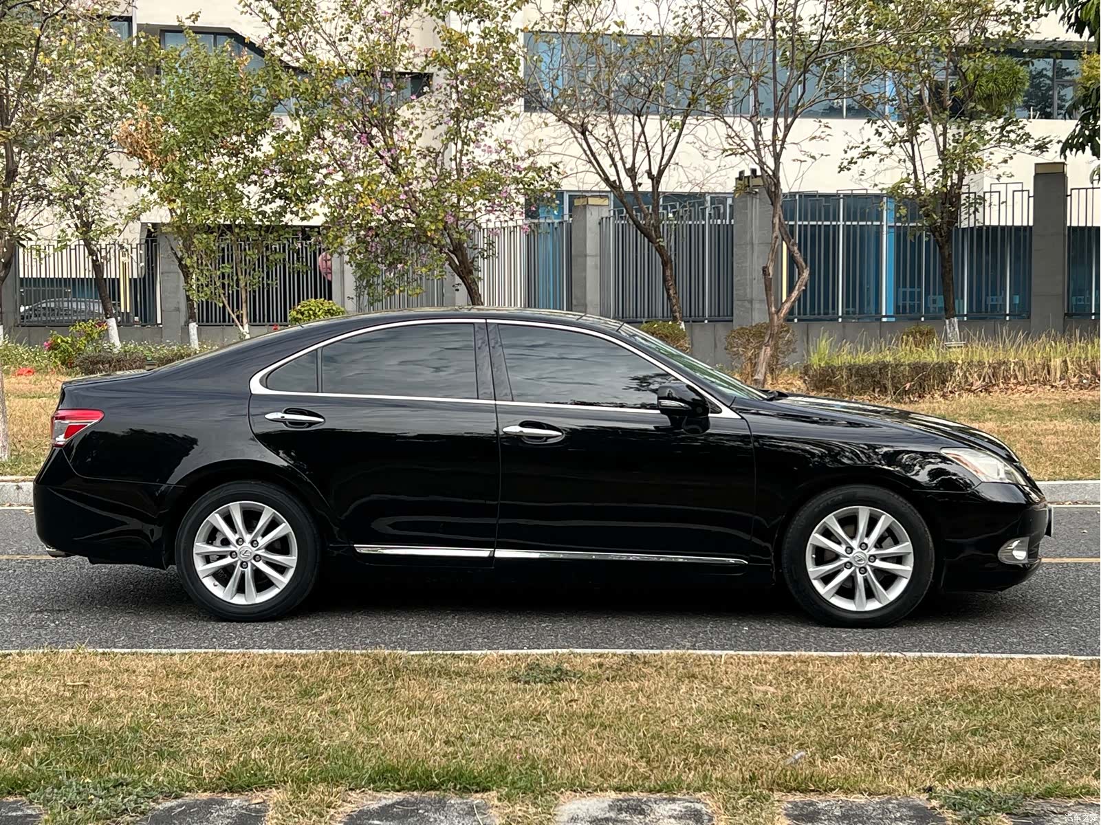 Lexus ES, 2011 4