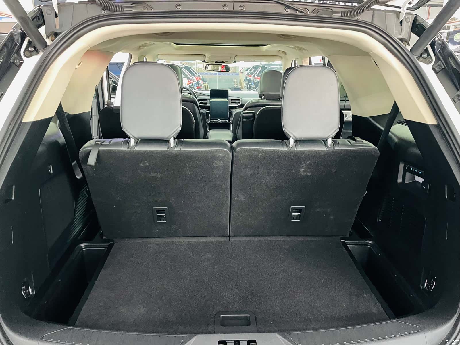 Ford Explorer, 2021 11
