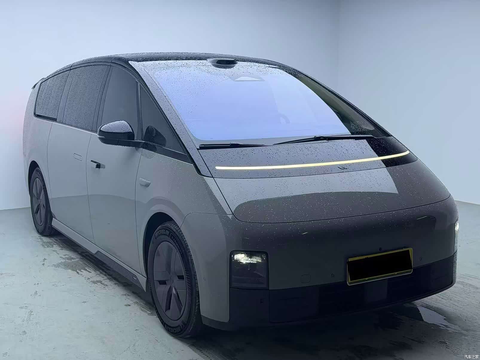 Li Auto MEGA, 2025 3