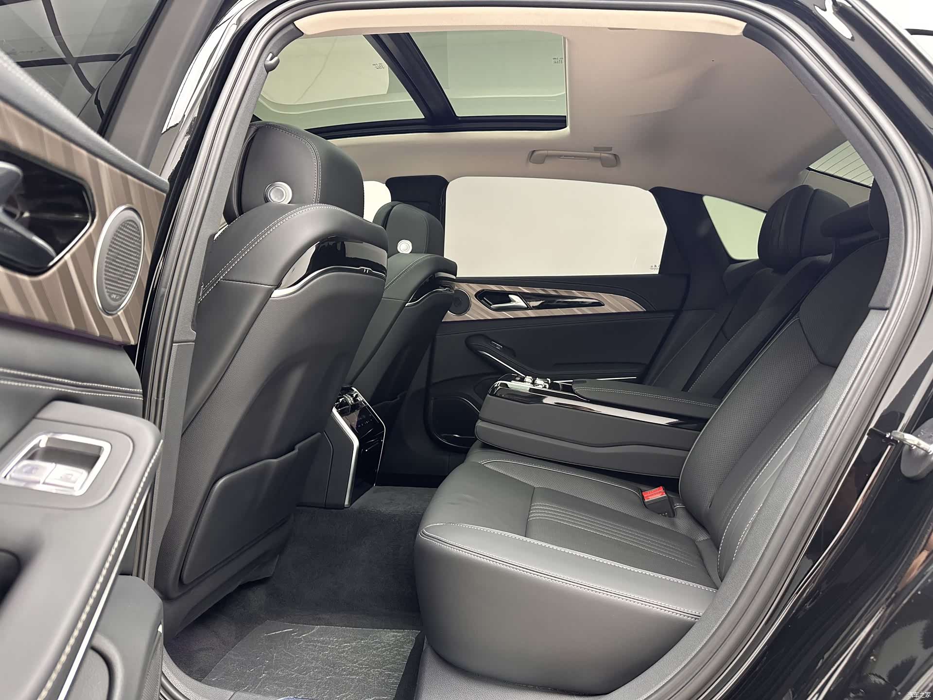 Hongqi H9, 2021 6