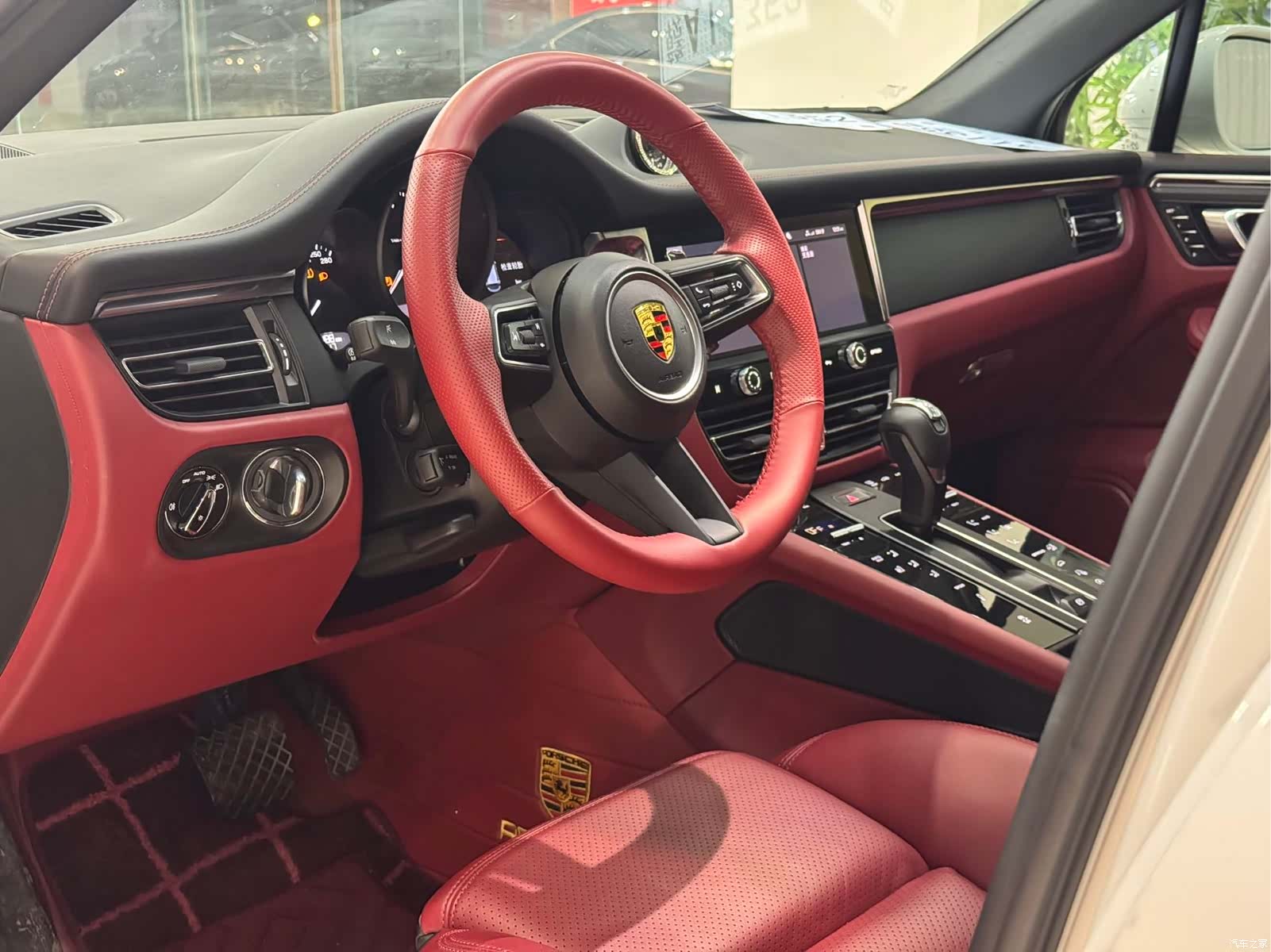 Porsche Macan, 2024 4