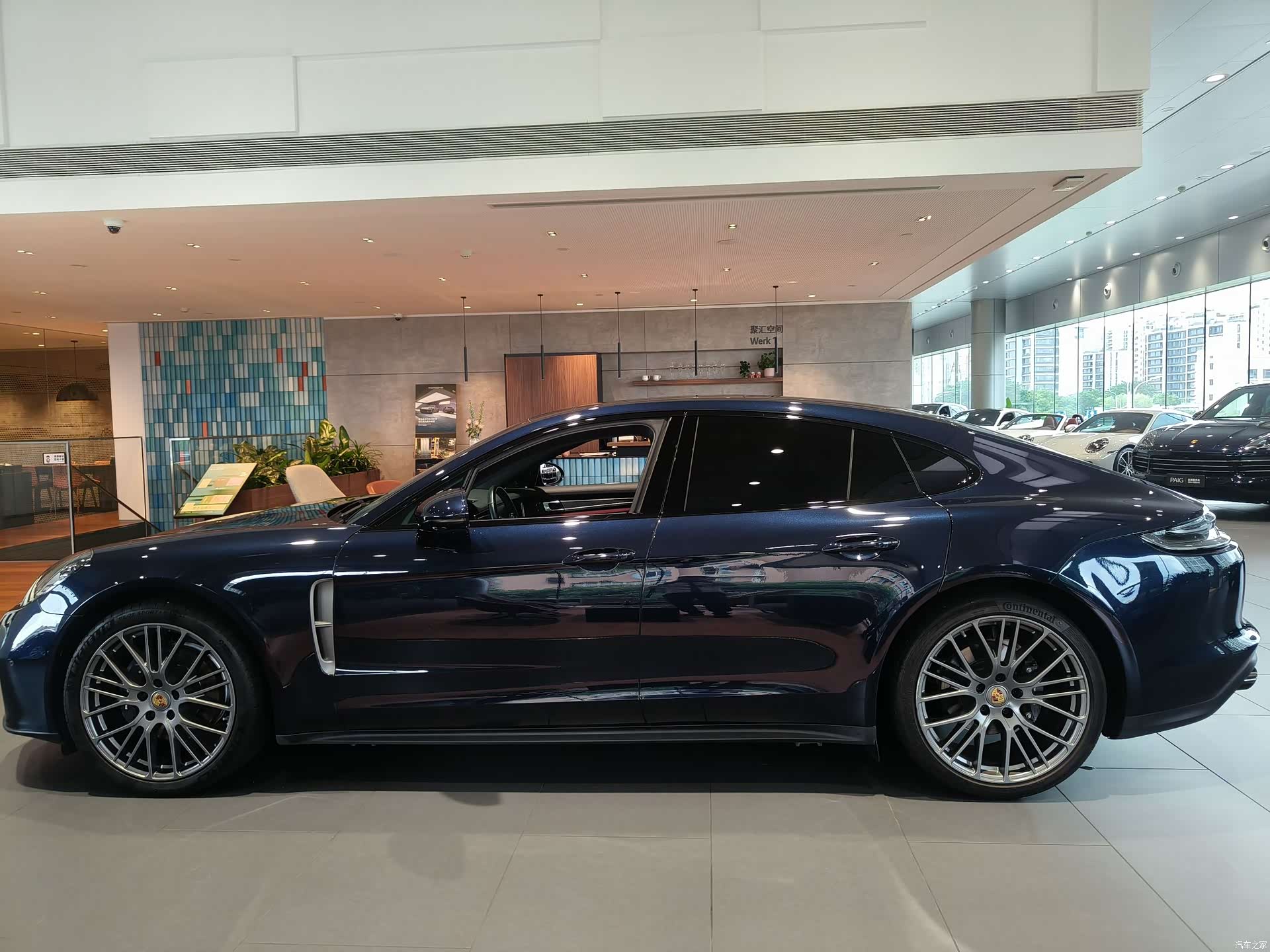 Porsche Panamera, 2023 10