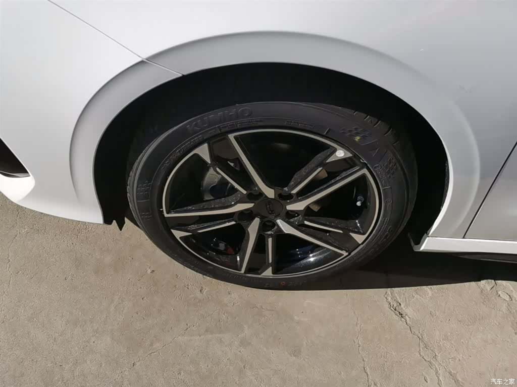 Geely Binray, 2026 23