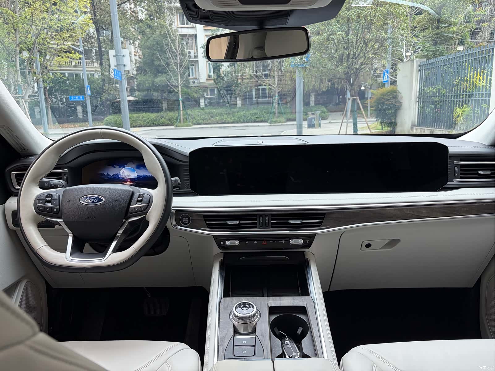 Ford Explorer, 2024 18
