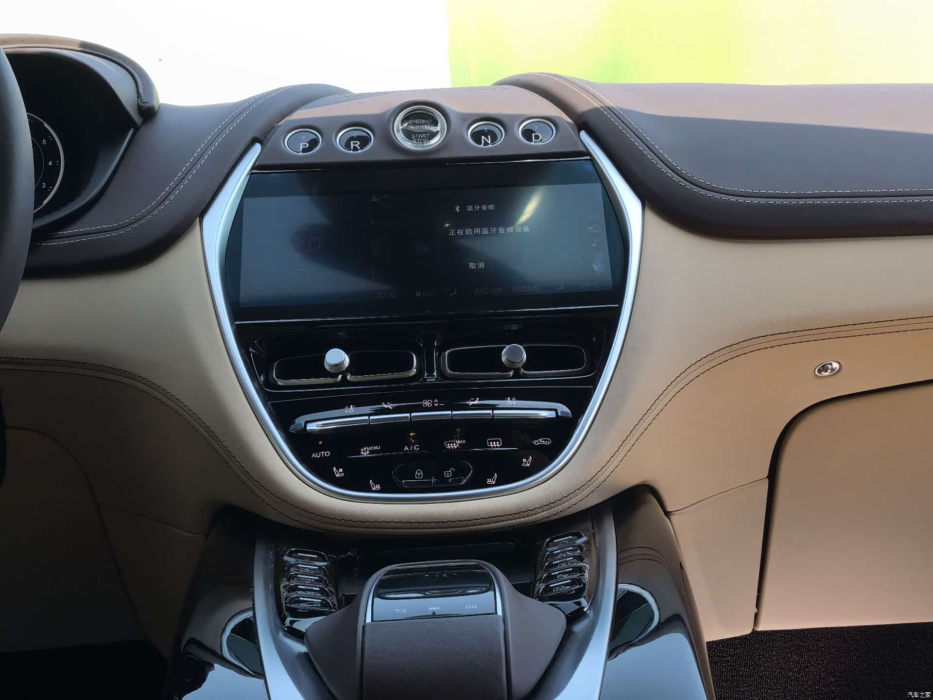 Aston Martin DBX, 2023 17