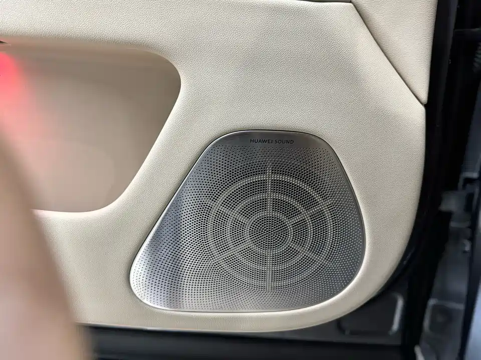 AITO Ask the world M7