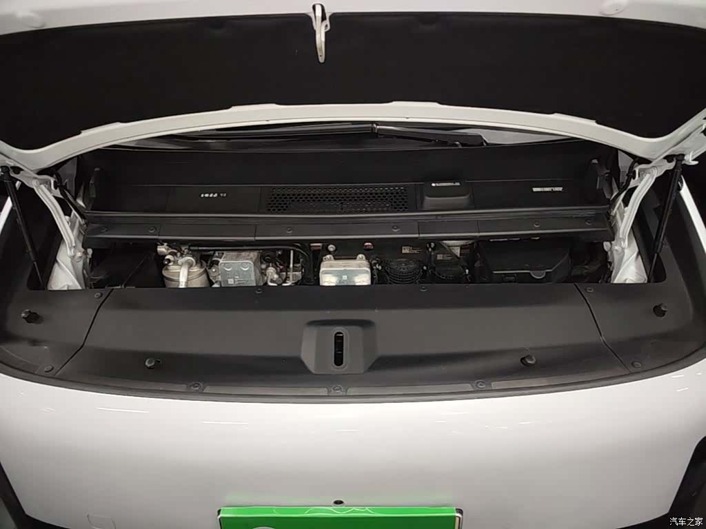 Li Auto MEGA, 2024 16