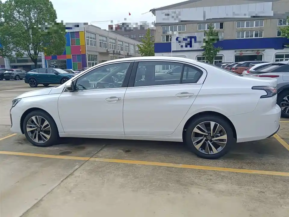 Peugeot 408