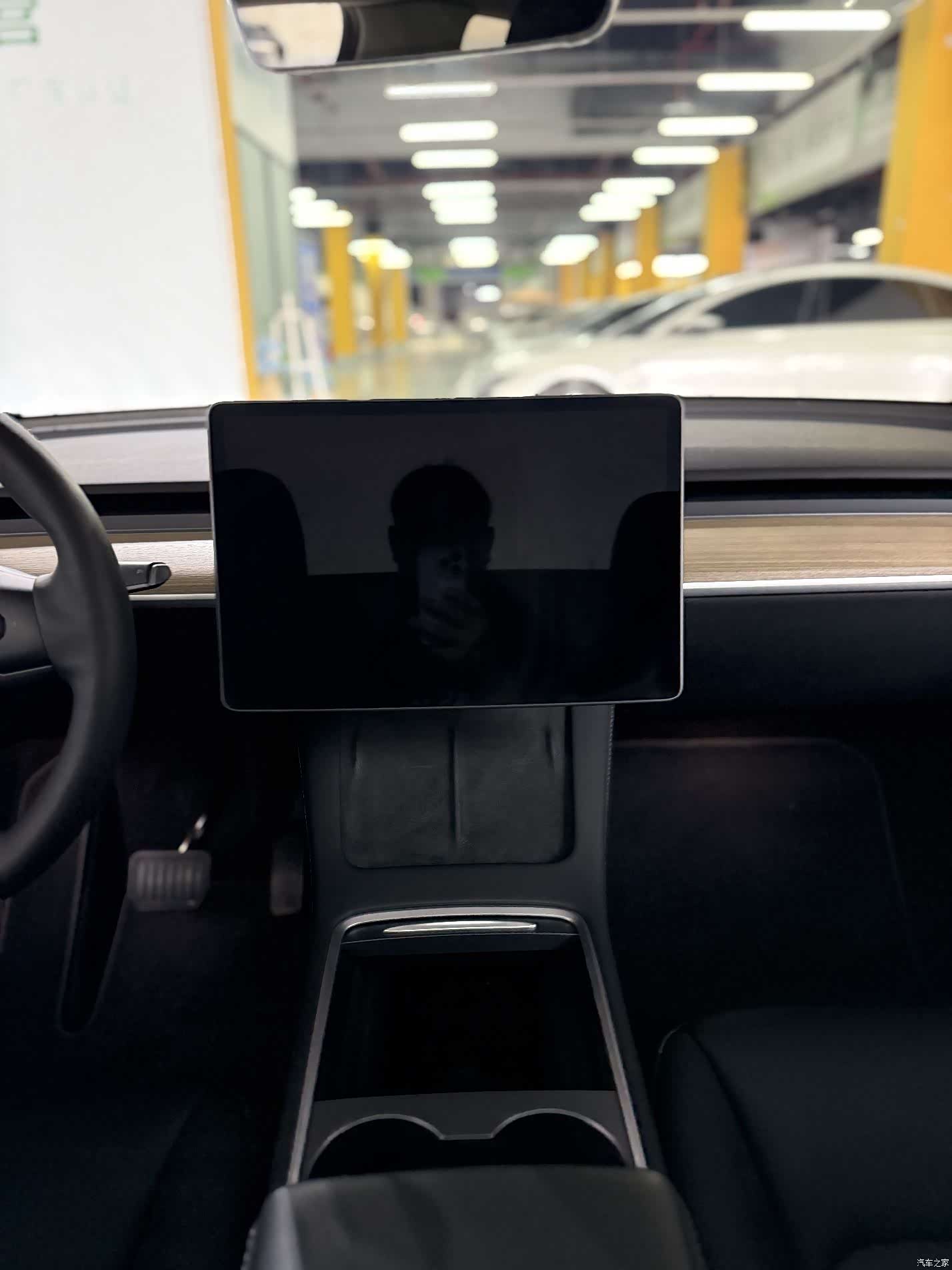 Tesla Model Y, 2023 18