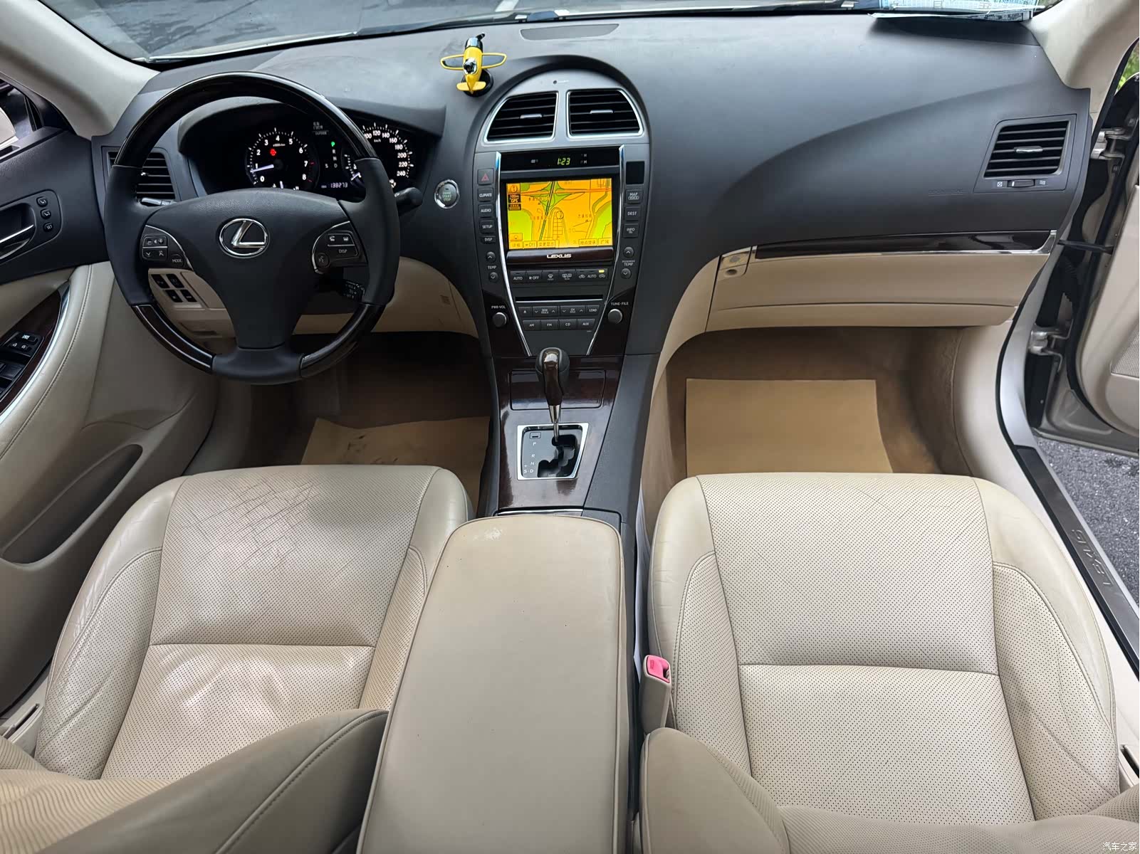 Lexus ES, 2011 14