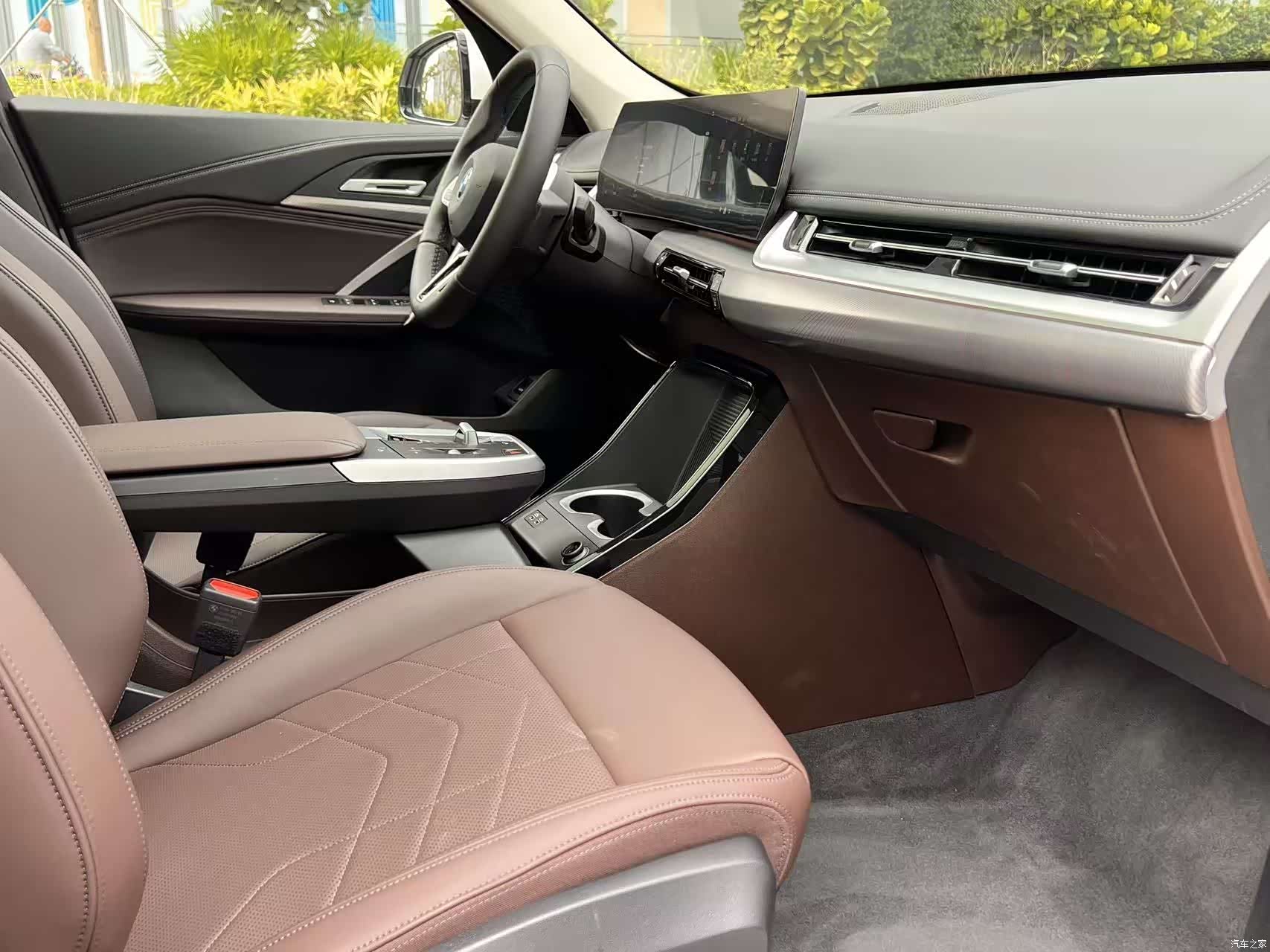BMW iX1, 2025 14