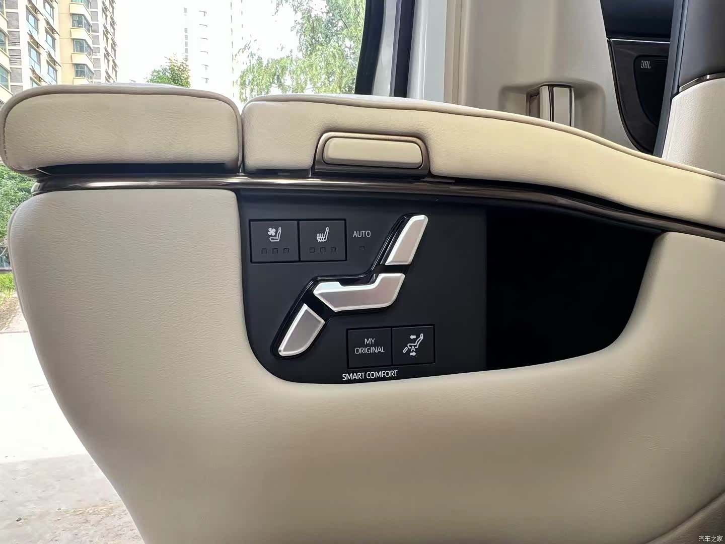 Toyota Vellfire, 2025 12