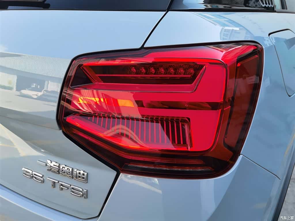 Audi Q2L, 2024 28