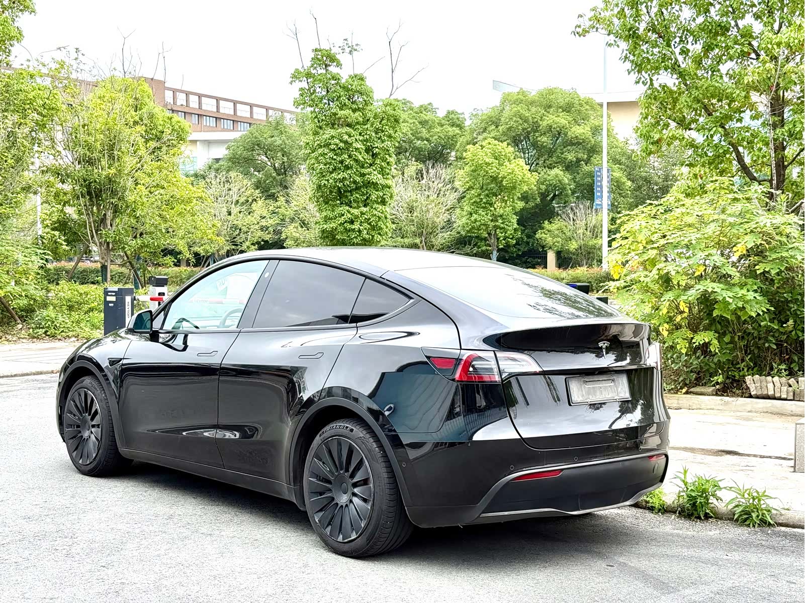 Tesla Model Y, 2023 3