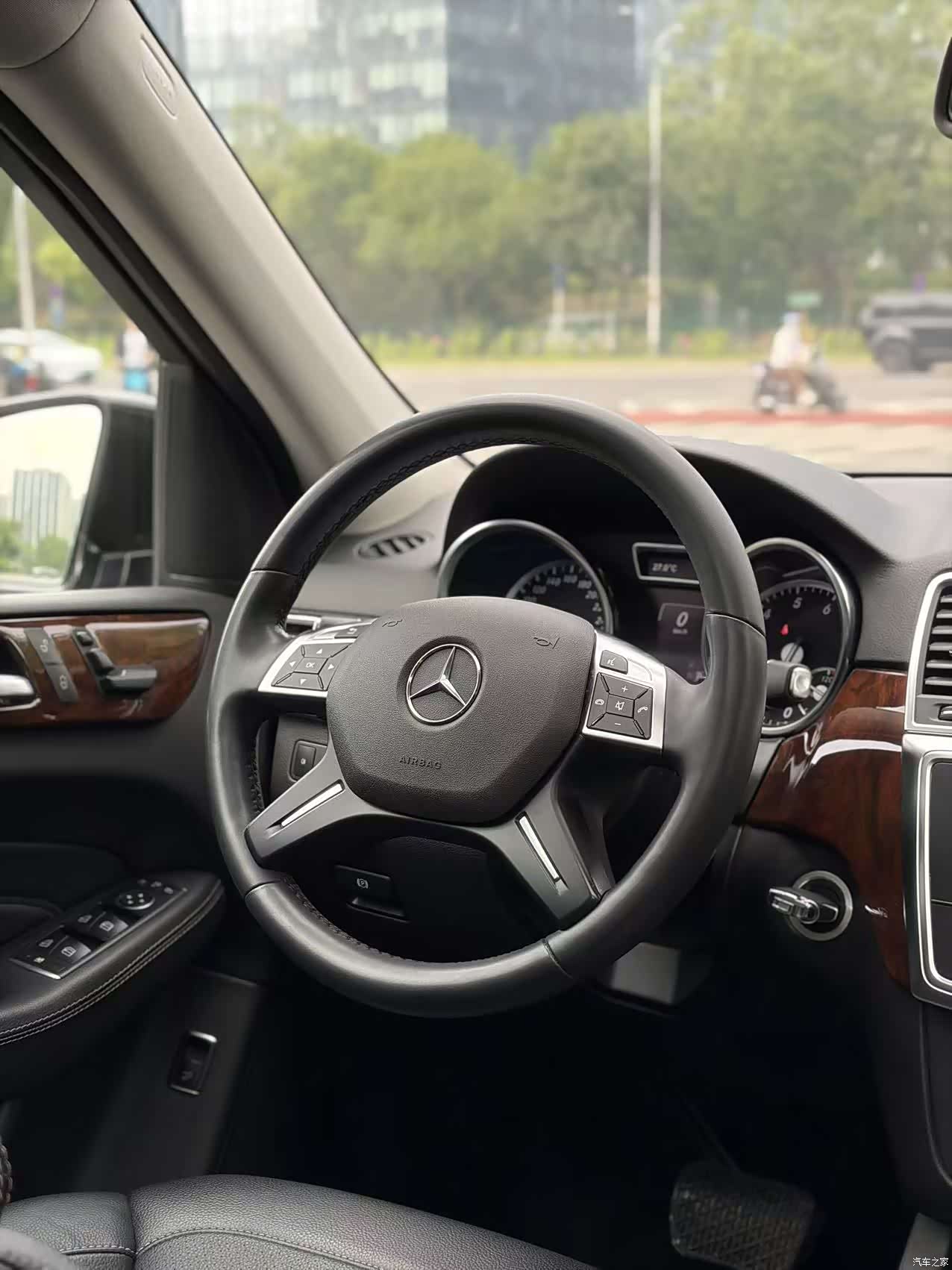 Mercedes-Benz M-Class, 2015 9