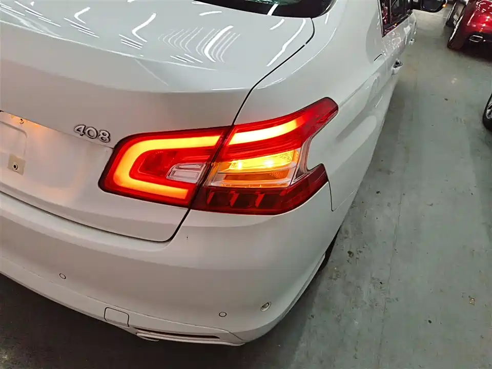 Peugeot 408