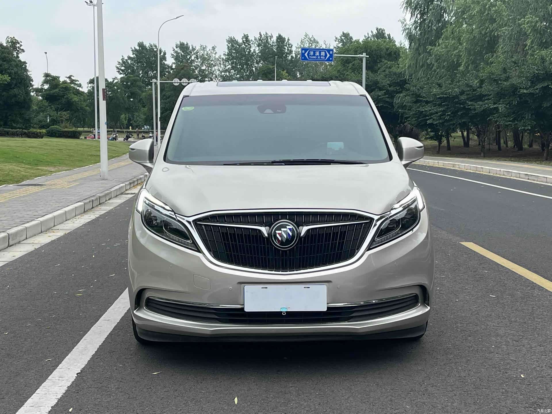Buick GL8, 2018 3