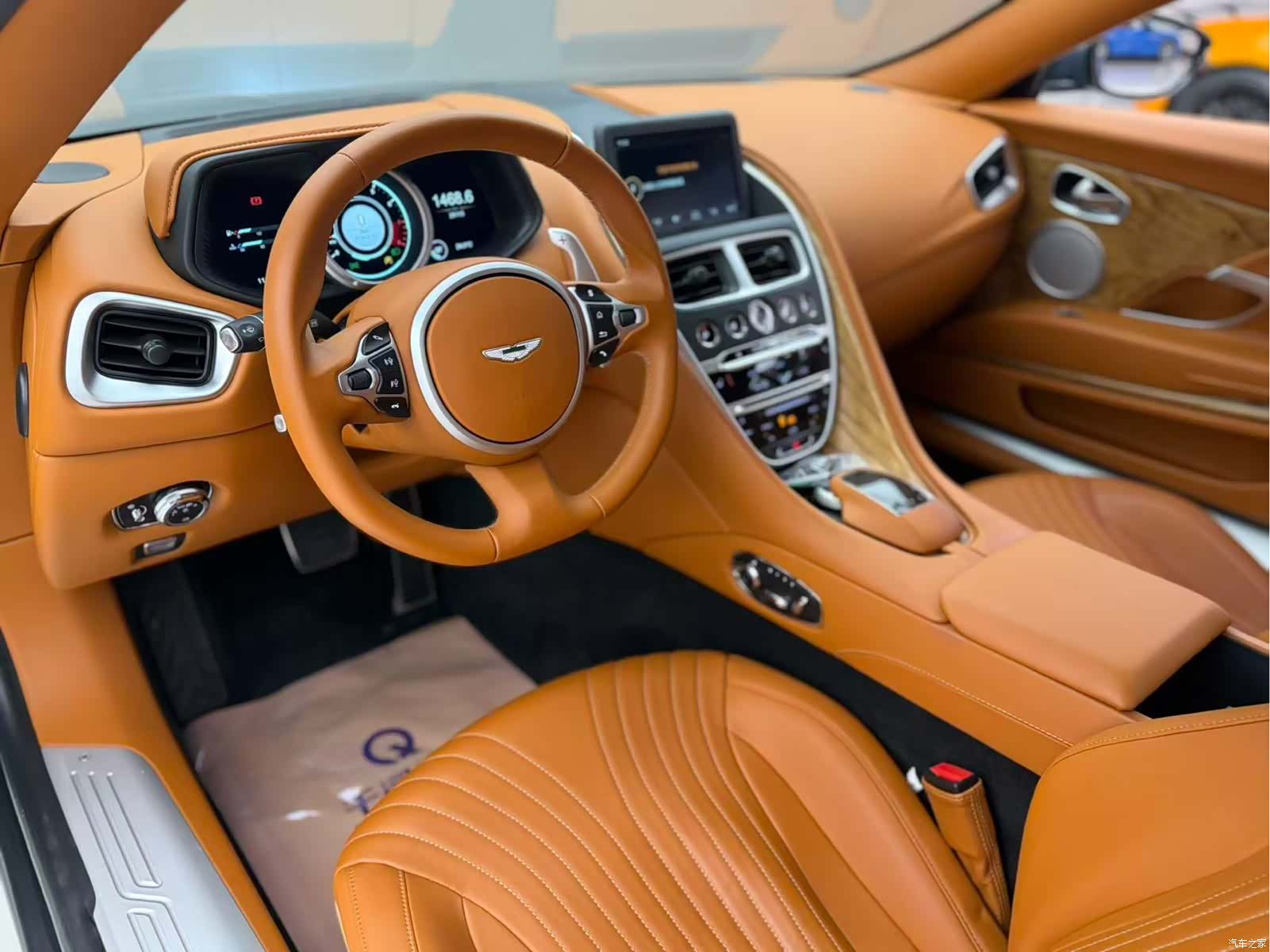 Aston Martin DB11, 2018 4