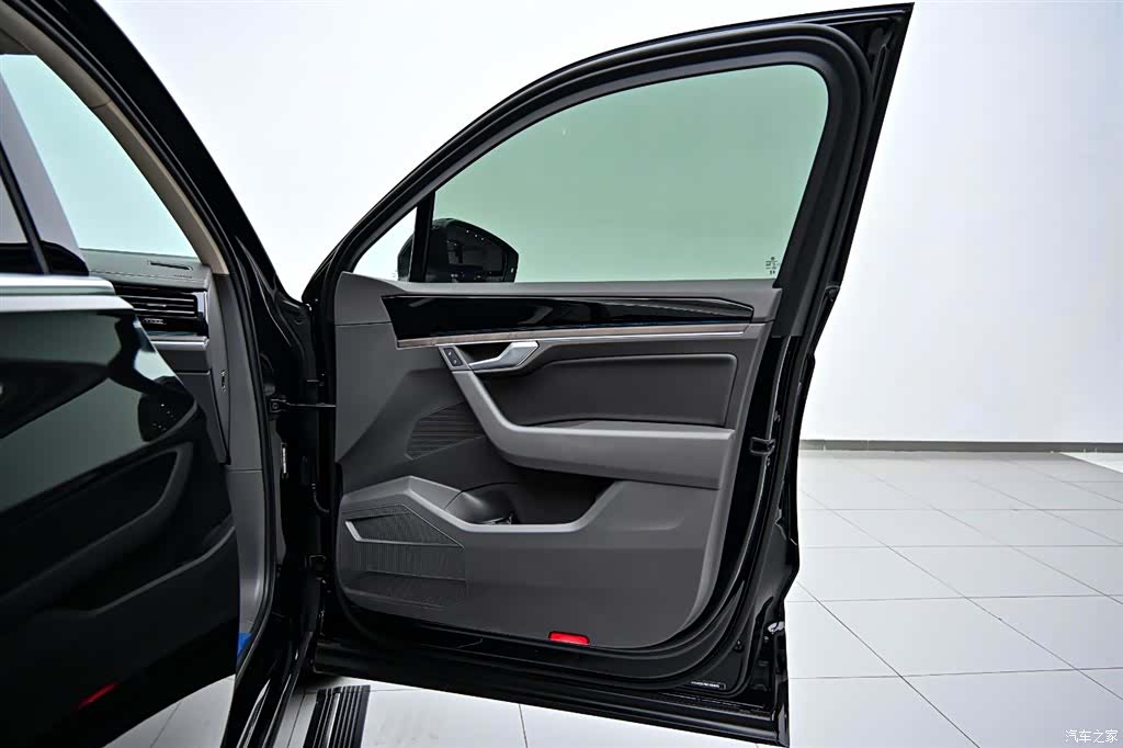 Volkswagen Touareg, 2025 21