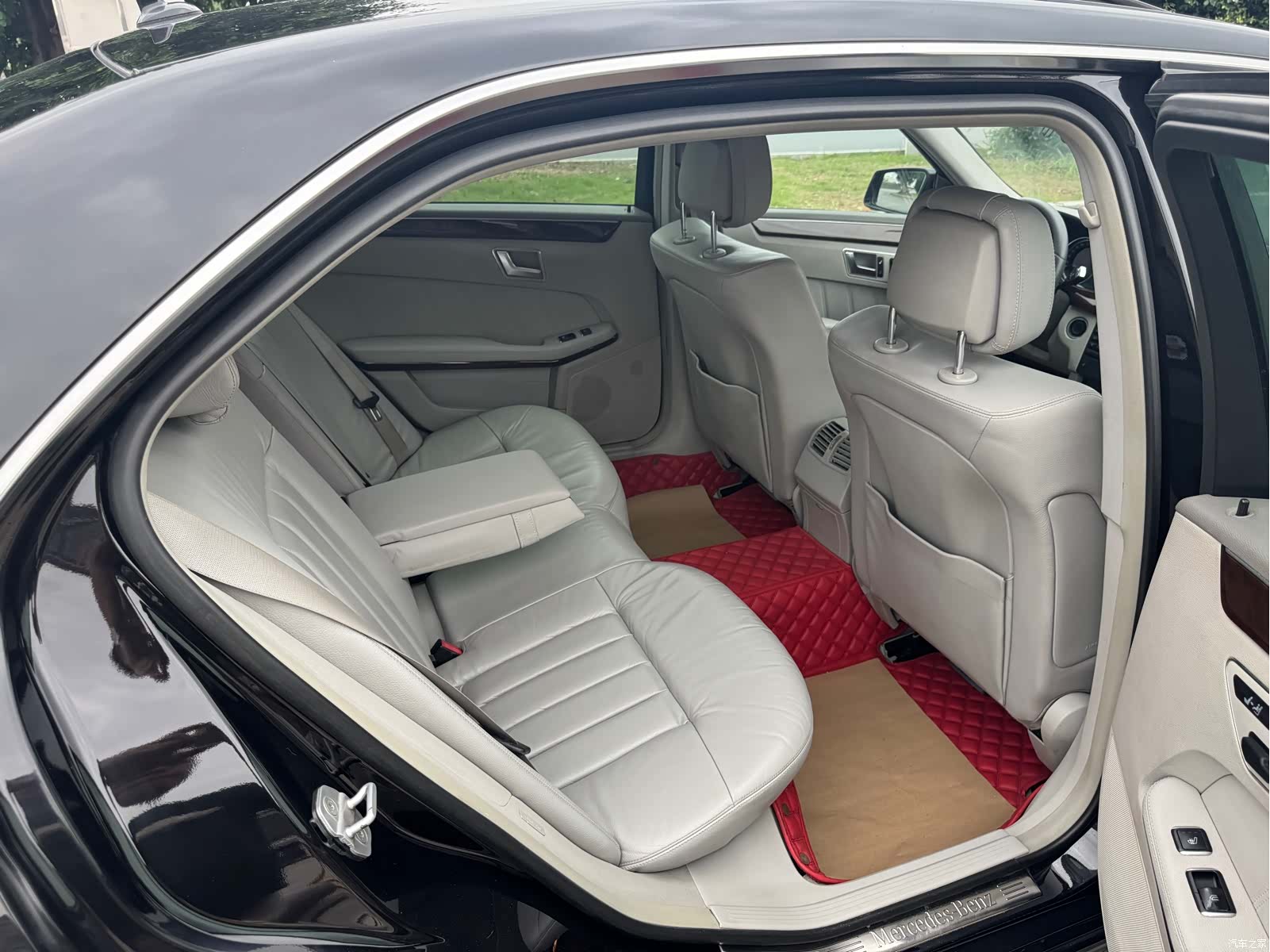Mercedes-Benz E-Class, 2012 19
