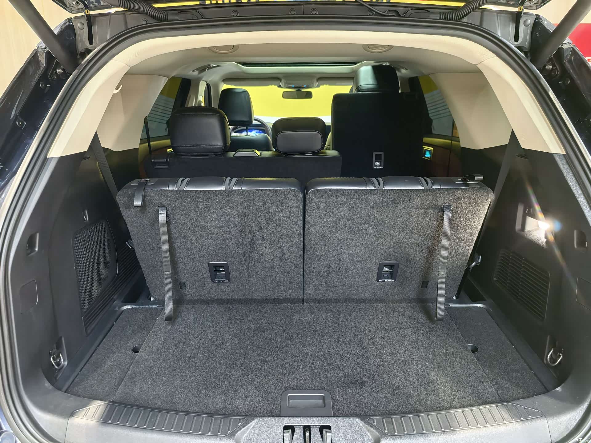 Ford Explorer, 2023 12