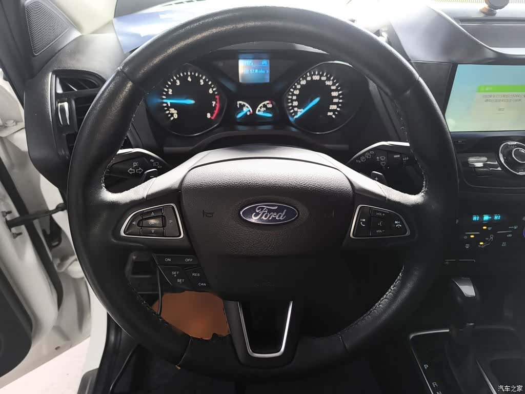 Ford Kuga, 2016 11