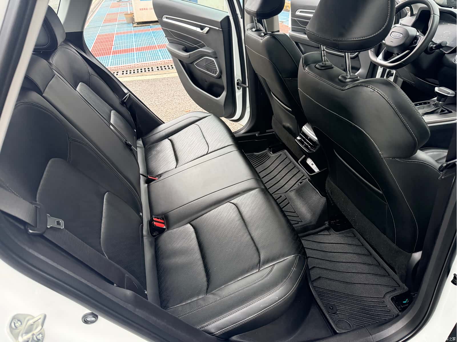 Geely Emgrand, 2023 14