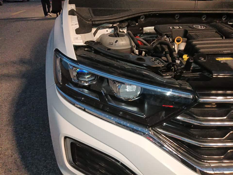 Volkswagen T-ROC exploring Songs