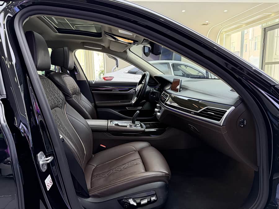 BMW 7-Series 2020, фото 6