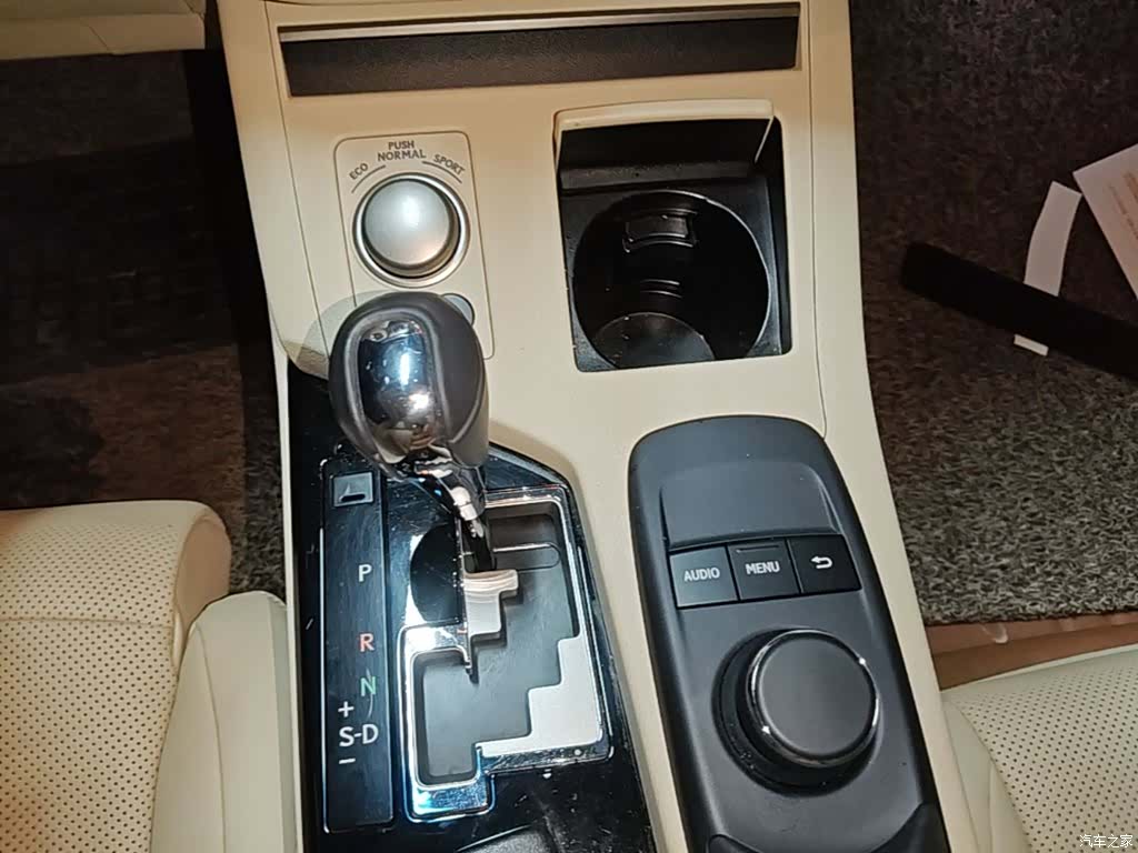 Lexus ES, 2015 14