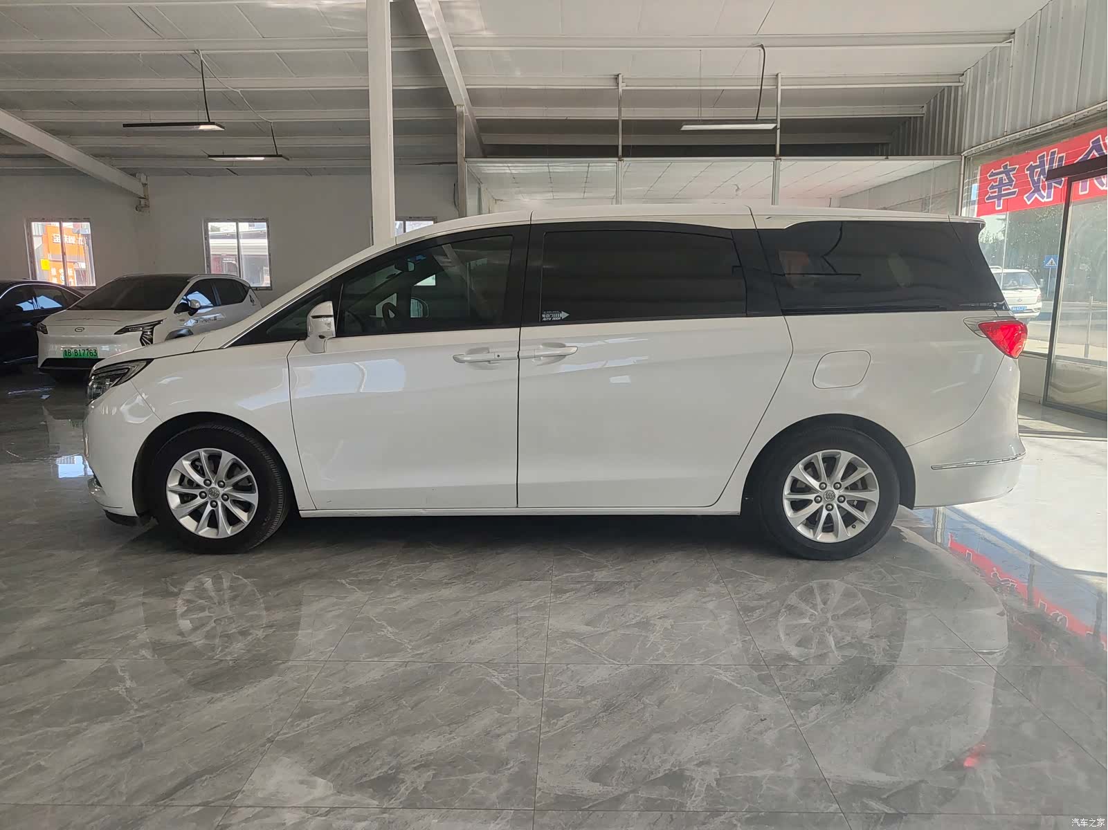 Buick GL8, 2019 3