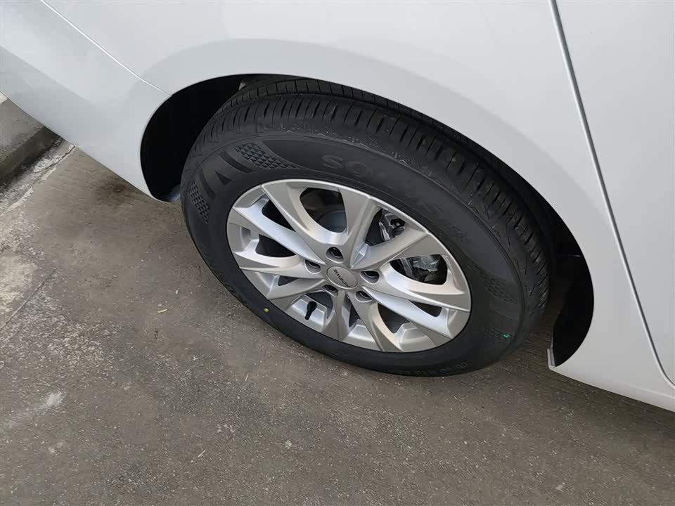 Roewe i5